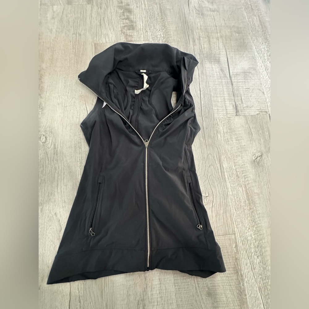 Lululemon Go The Distant Hooded vest size 2